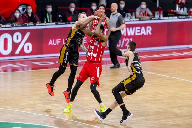 詹姆斯在关 詹姆斯在关