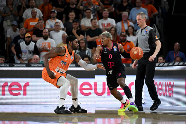 表辱骂杨鸣 表辱骂杨鸣